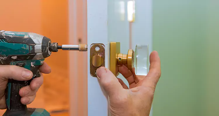 Broken Door Knob Fix in Warrington, FL
